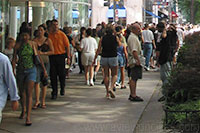 Shoppers on the Magnificent Mile in Chicago